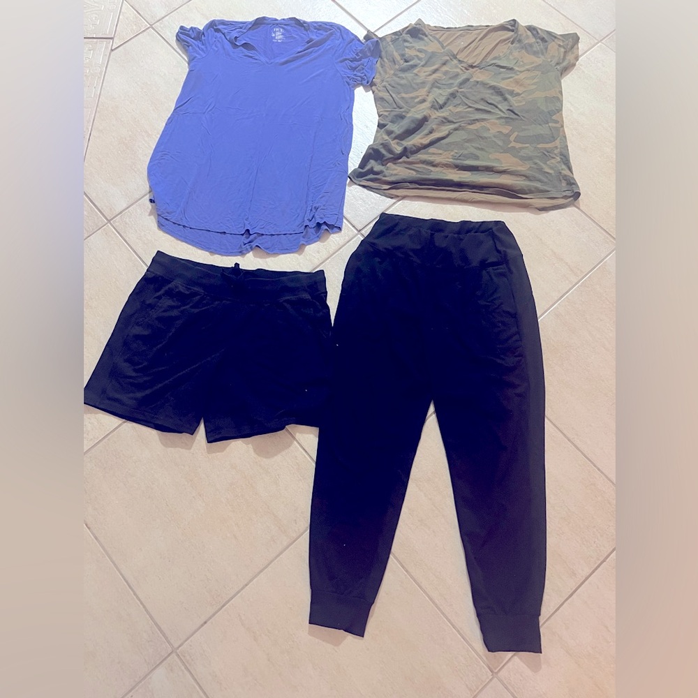 Womens Size Large Workout Bundle - image 1